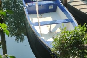 Barca con motore da fiume,lago