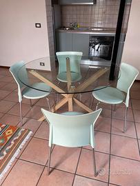 Tavolo moderno in vetro con 4 sedie