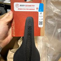 Sella Specialized Romin EVO Pro Mirror 143