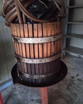pressa torchio per vino