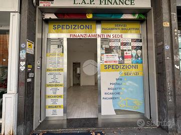 NEGOZIO A NAPOLI