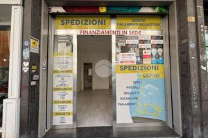 NEGOZIO A NAPOLI