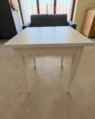 Tavolo in legno fisso