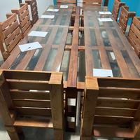 Tavolo e sedie da riunione