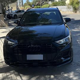 Audi Q3 total blak