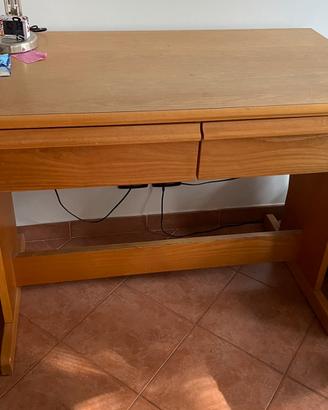 Scrivania in legno massello