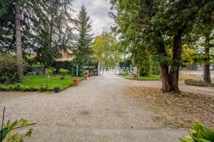 CASA INDIPENDENTE CON DUE APPARTAMENTI - ZONA TR