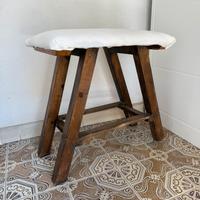 Sgabello fatto a mano in legno
