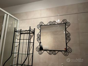 Specchio con cornice in ferro battuto