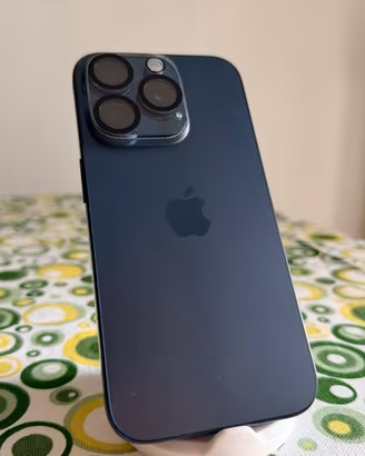 iPhone 15 Pro 256GB con accessori e ricambi
