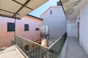 3 LOCALI A MELITO DI NAPOLI