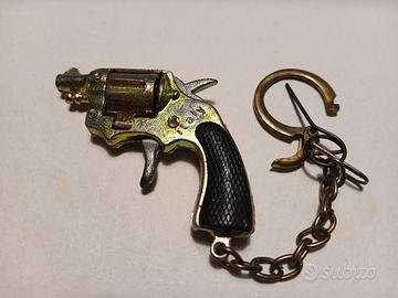 portachiavi con pistola a tamburo in miniatura 
