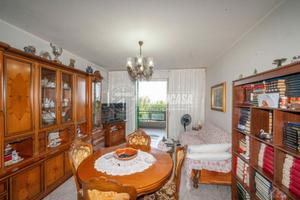 TRILOCALE CON 2 POSTI AUTO, GARAGE E CANTINA A PIS