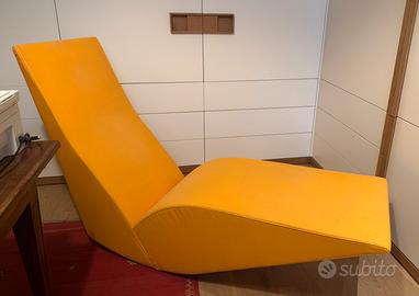 Chaise longue a dondolo Bird di Tom Dixon