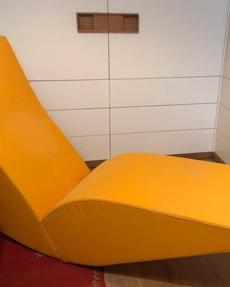Chaise longue a dondolo Bird di Tom Dixon