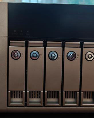 NAS QNAP TVS-663
