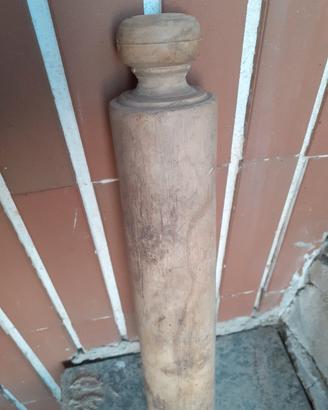 Antico mattarello in legno