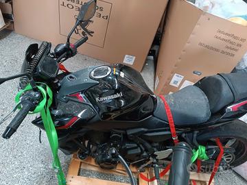 SMEMBRO KAWASAKI Z 650 2025 - 3600KM