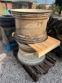 Cerchi completi di flangia per trattore