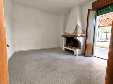 Ampio trilocale semindipendente con terrazza