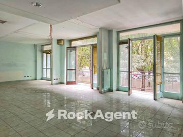 LOCALE COMMERCIALE IN PIAZZA DERNA 236