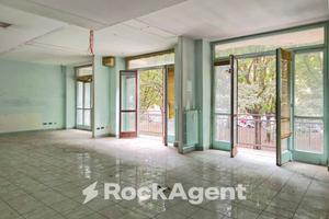 LOCALE COMMERCIALE IN PIAZZA DERNA 236