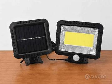 Faro LED Solare Esterno Sensore Movimento Nuovo