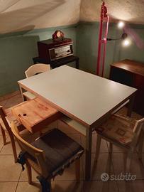 Tavolo e 4 sedie