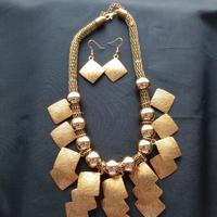 Set collana e orecchini stile etnico 