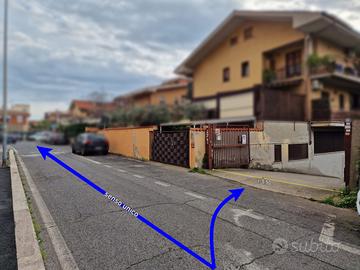 Ciampino, ampio box soppalcabile mq. 40
