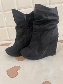 Stivali neri tronchetti scamosciati