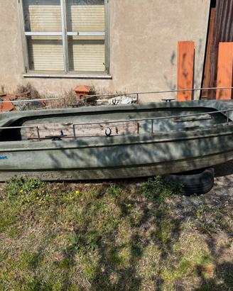 Barca trimarano crestliner 360
