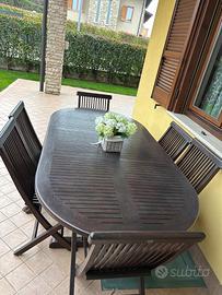 Tavolo con 6 sedie , 2 lettini e carrello