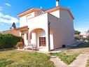 villa-caposchiera-trilivelli-con-ampio-giardino
