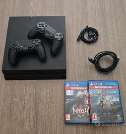 PlayStation 4 500GB + 2 Controller + 2 Giochi
