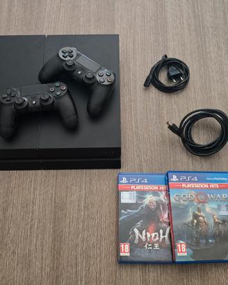 PlayStation 4 500GB + 2 Controller + 2 Giochi

