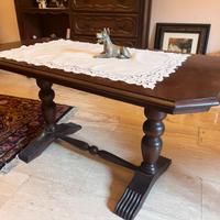 Tavolino rettangolare di legno massiccio lavorato