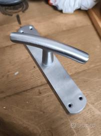 Maniglie per porte e finestre.