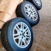 Cerchi in lega Ford da 16 con gomme invernali