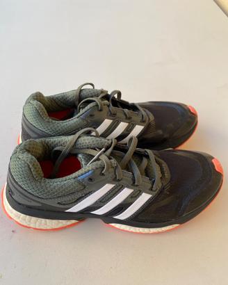 Scarpe Adidas n. 39 e un quarto