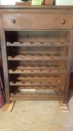 Mobile portabottiglie in legno