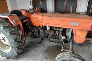 Trattore agricolo Fiat 420