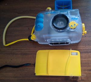 macchina fotografica con custodia subacquea