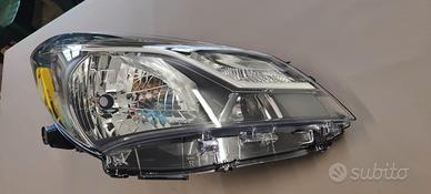 Faro Toyota Yaris anteriore dx (lato passeggero)