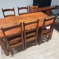 tavolo e sedie in legno etnico