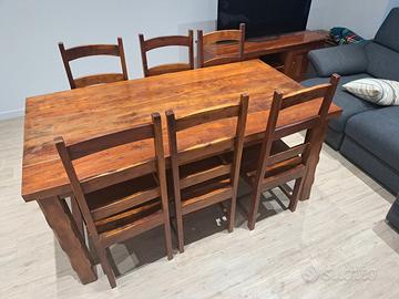 tavolo e sedie in legno etnico