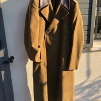 Cappotto militare lungo con collo in similpelle