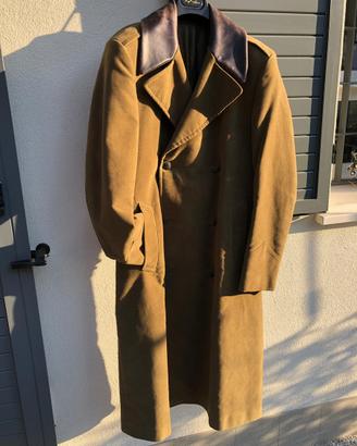 Cappotto militare lungo con collo in similpelle