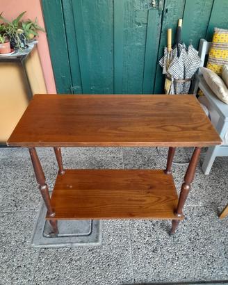 Tavolino in legno a 2 ripiani con ruote
