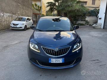 Lancia Ypsilon 1.0 FireFly 5 porte S&S Hybrid Silv